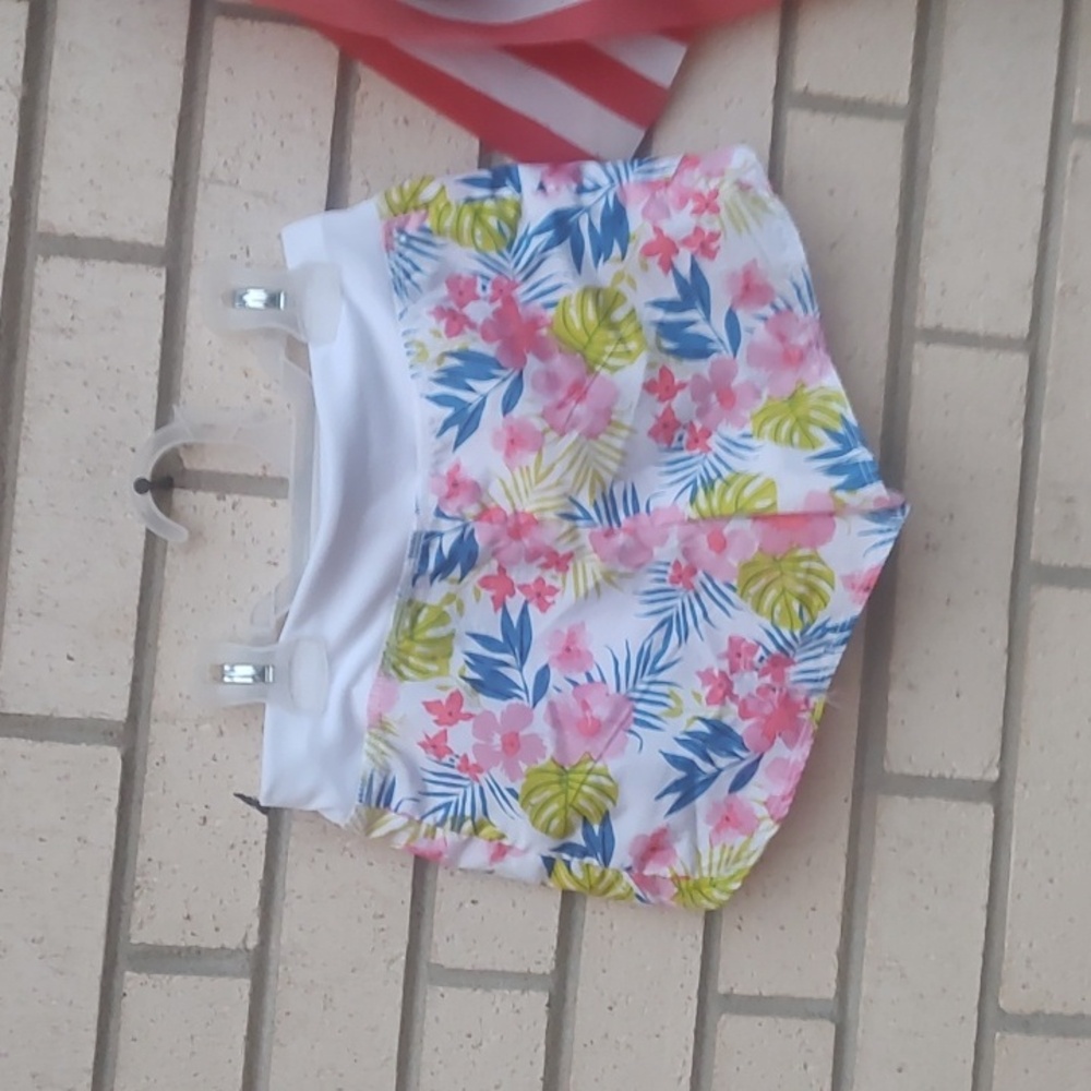Flower Shorts - Picture 6 of 8